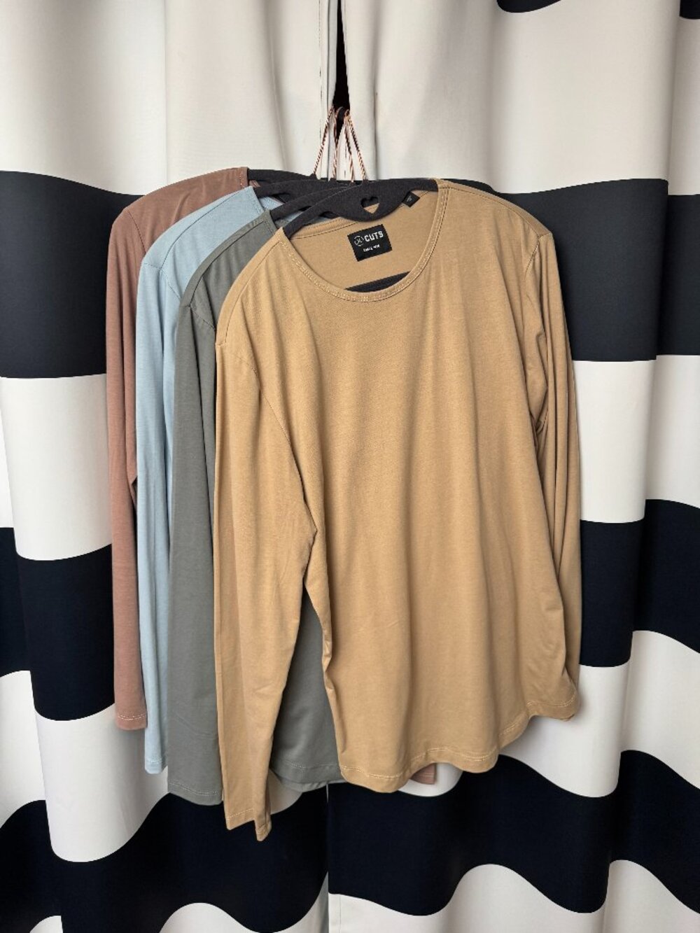4 Pack Cuts Clothing Men's Casual Crew Neck Long Sleeve Curve Hem Shirt